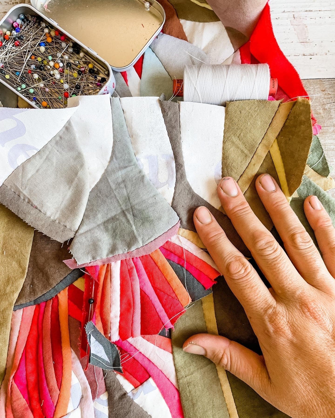 Stitching Life Together: The Joy of Slowing Down with Sewing - Ruth de Vos: Art